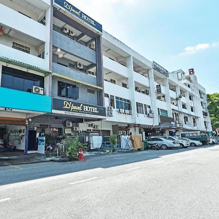 F Hotel Sungai Dua Bukit Esterno foto