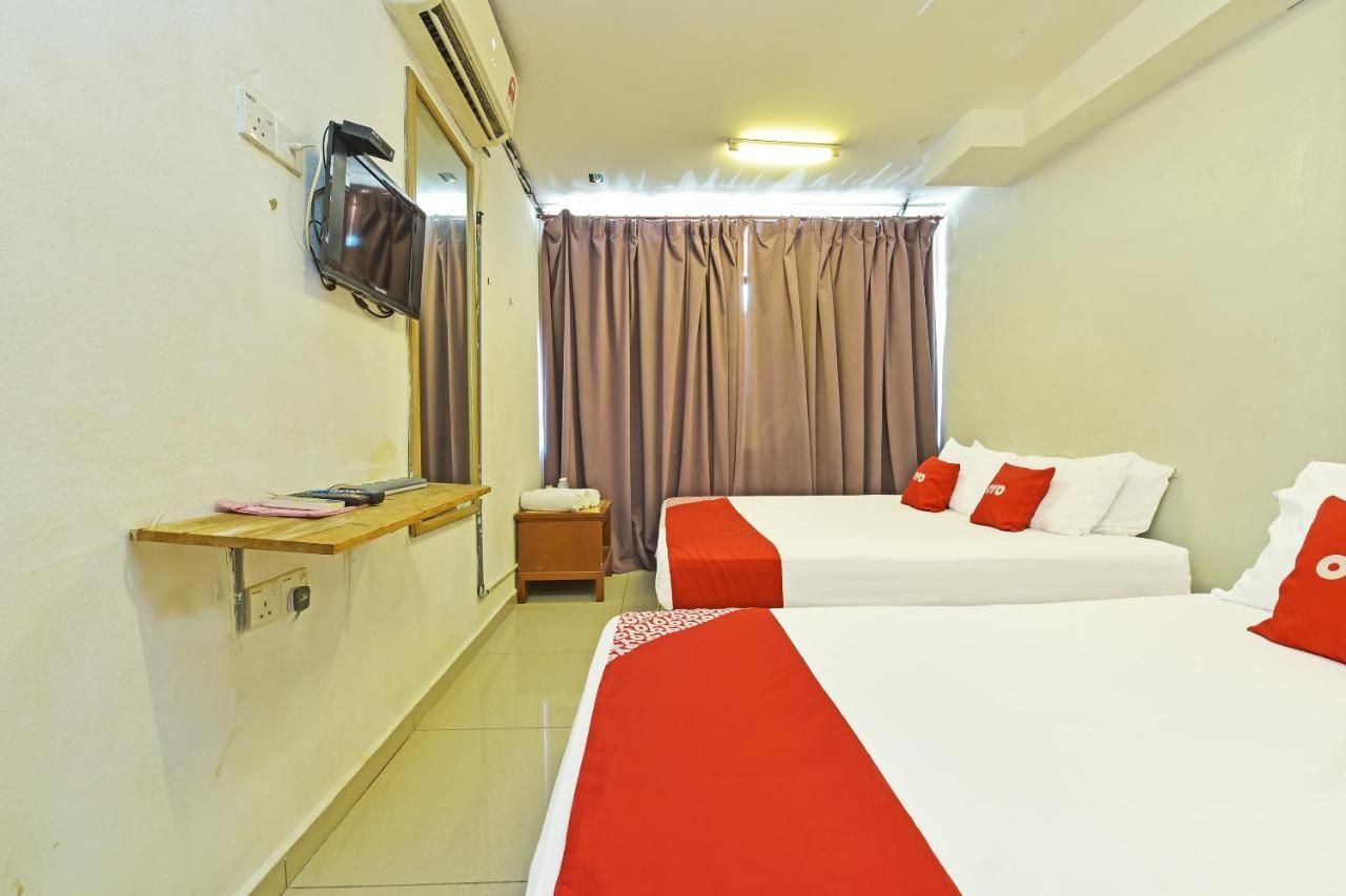 F Hotel Sungai Dua Bukit Esterno foto