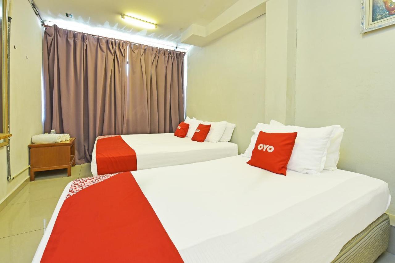 F Hotel Sungai Dua Bukit Esterno foto