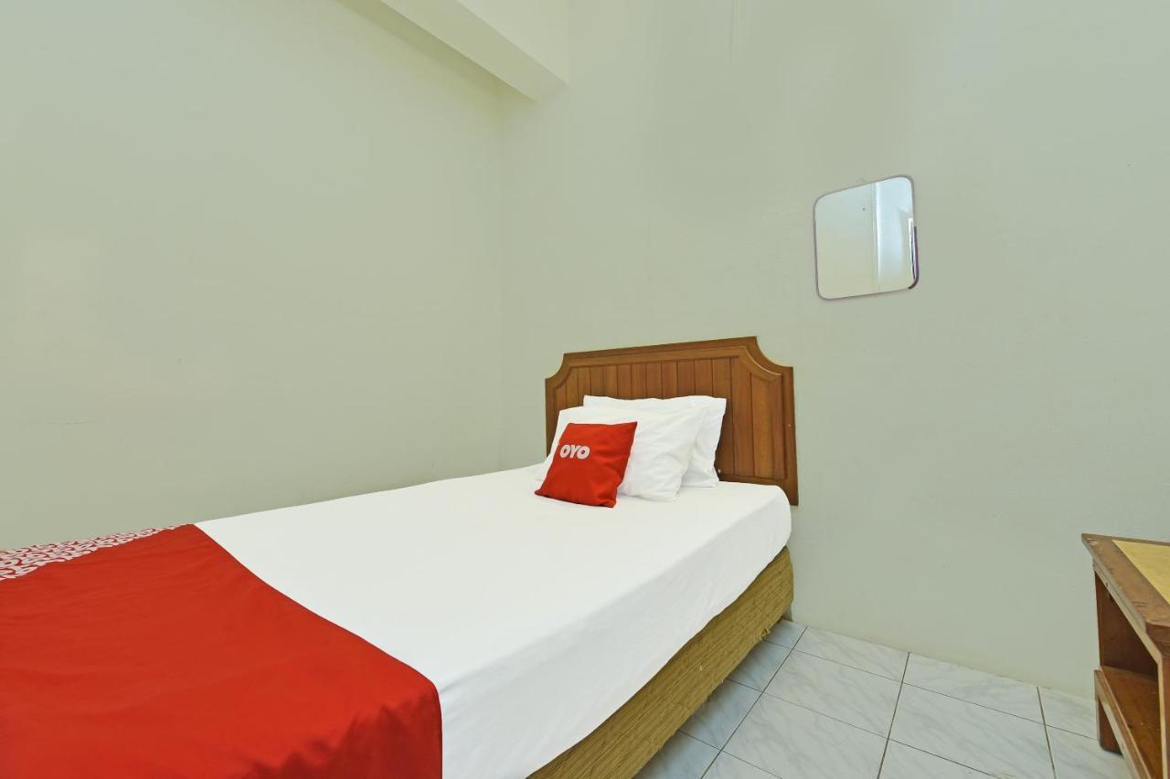F Hotel Sungai Dua Bukit Esterno foto