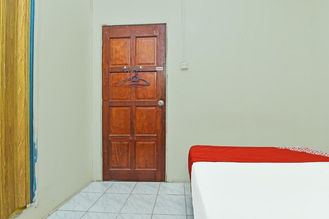 F Hotel Sungai Dua Bukit Esterno foto