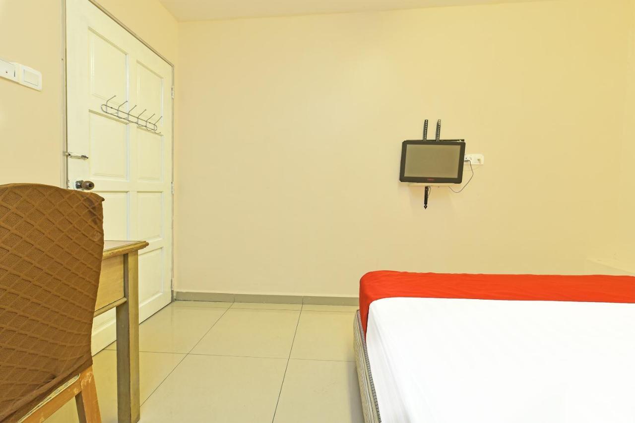 F Hotel Sungai Dua Bukit Esterno foto