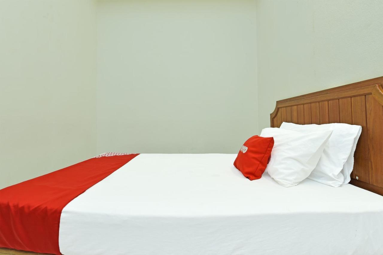 F Hotel Sungai Dua Bukit Esterno foto