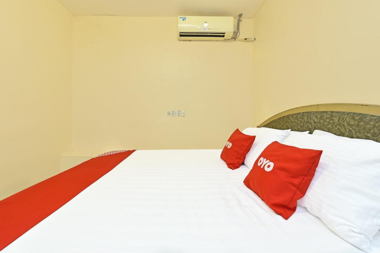F Hotel Sungai Dua Bukit Esterno foto