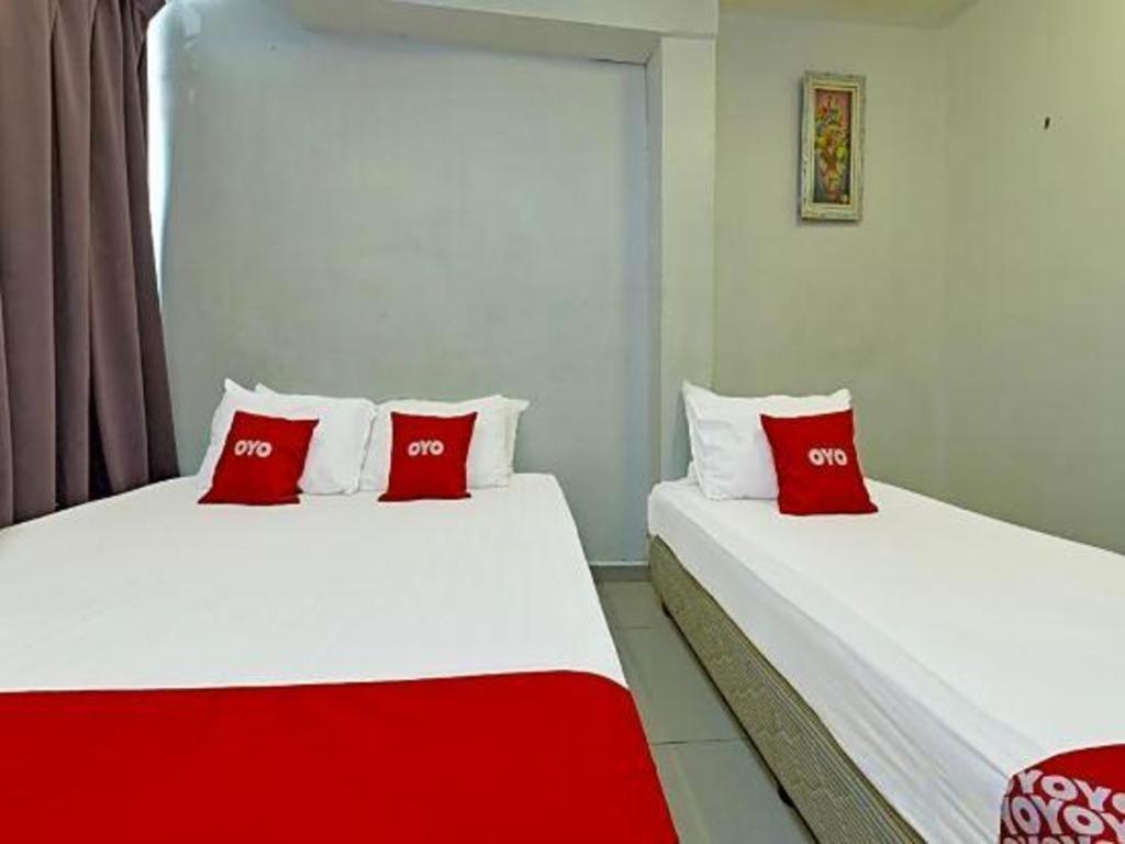 F Hotel Sungai Dua Bukit Esterno foto