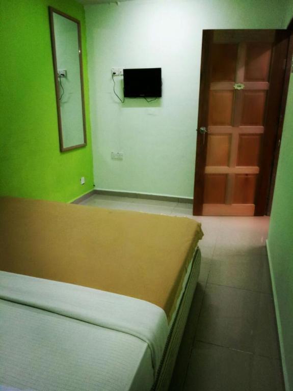 F Hotel Sungai Dua Bukit Esterno foto