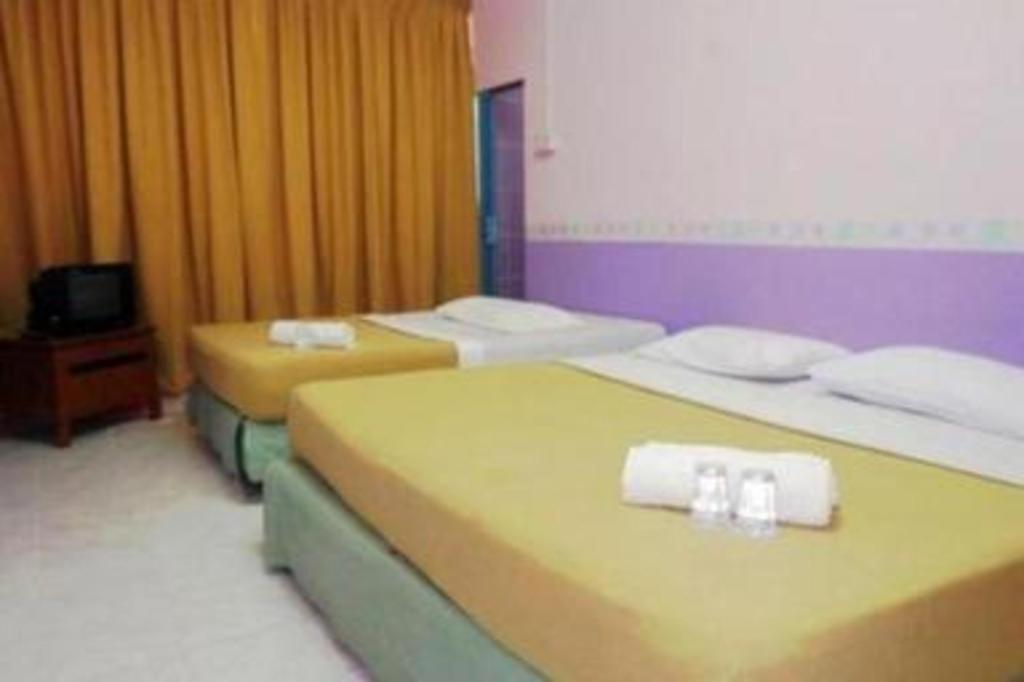 F Hotel Sungai Dua Bukit Esterno foto