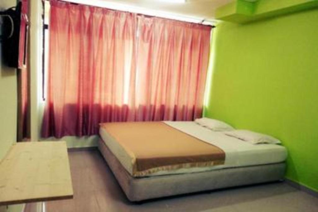 F Hotel Sungai Dua Bukit Esterno foto