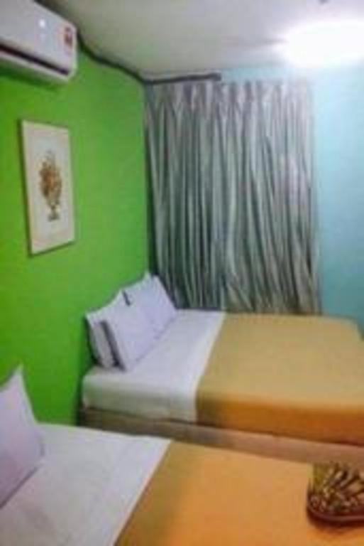 F Hotel Sungai Dua Bukit Esterno foto