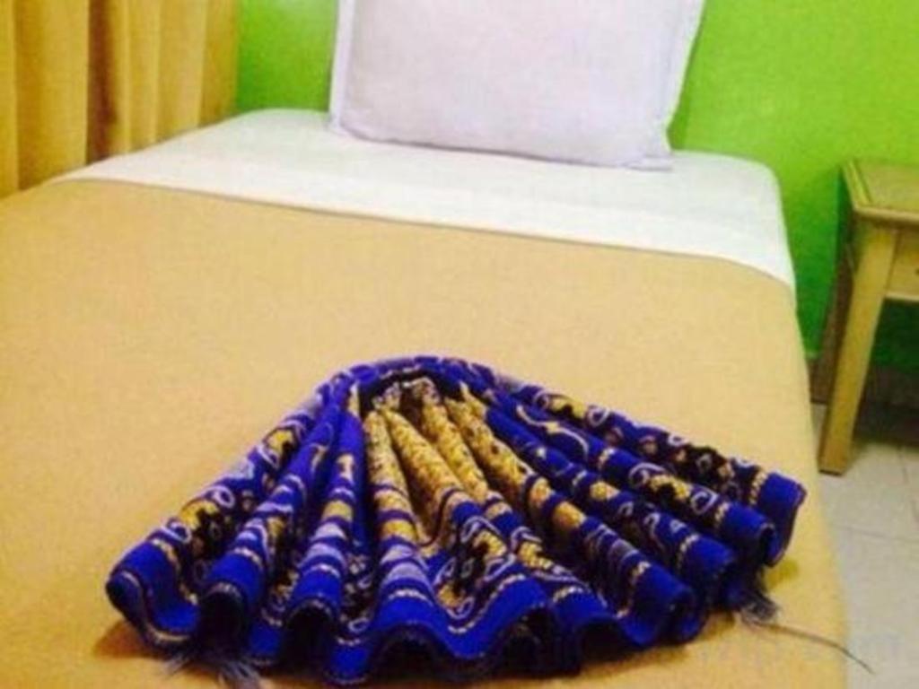 F Hotel Sungai Dua Bukit Esterno foto