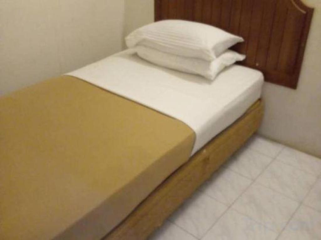 F Hotel Sungai Dua Bukit Esterno foto