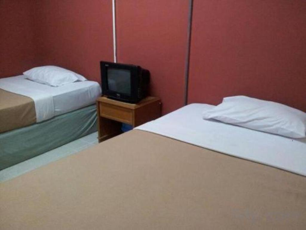 F Hotel Sungai Dua Bukit Esterno foto