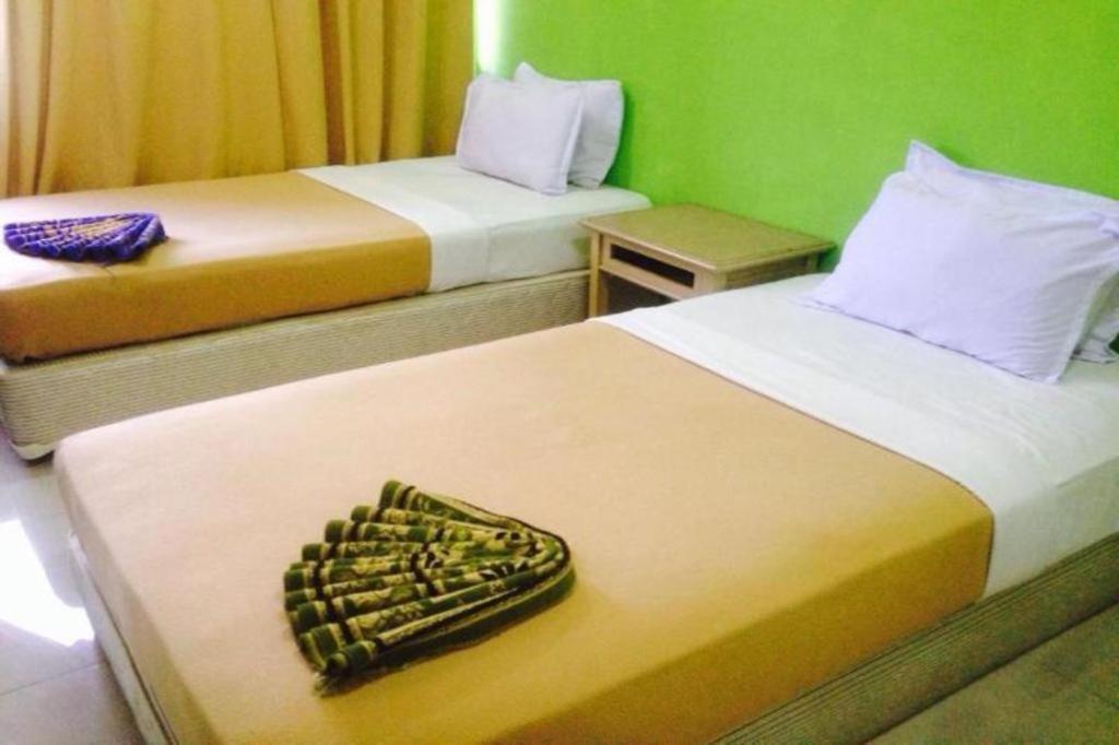F Hotel Sungai Dua Bukit Esterno foto